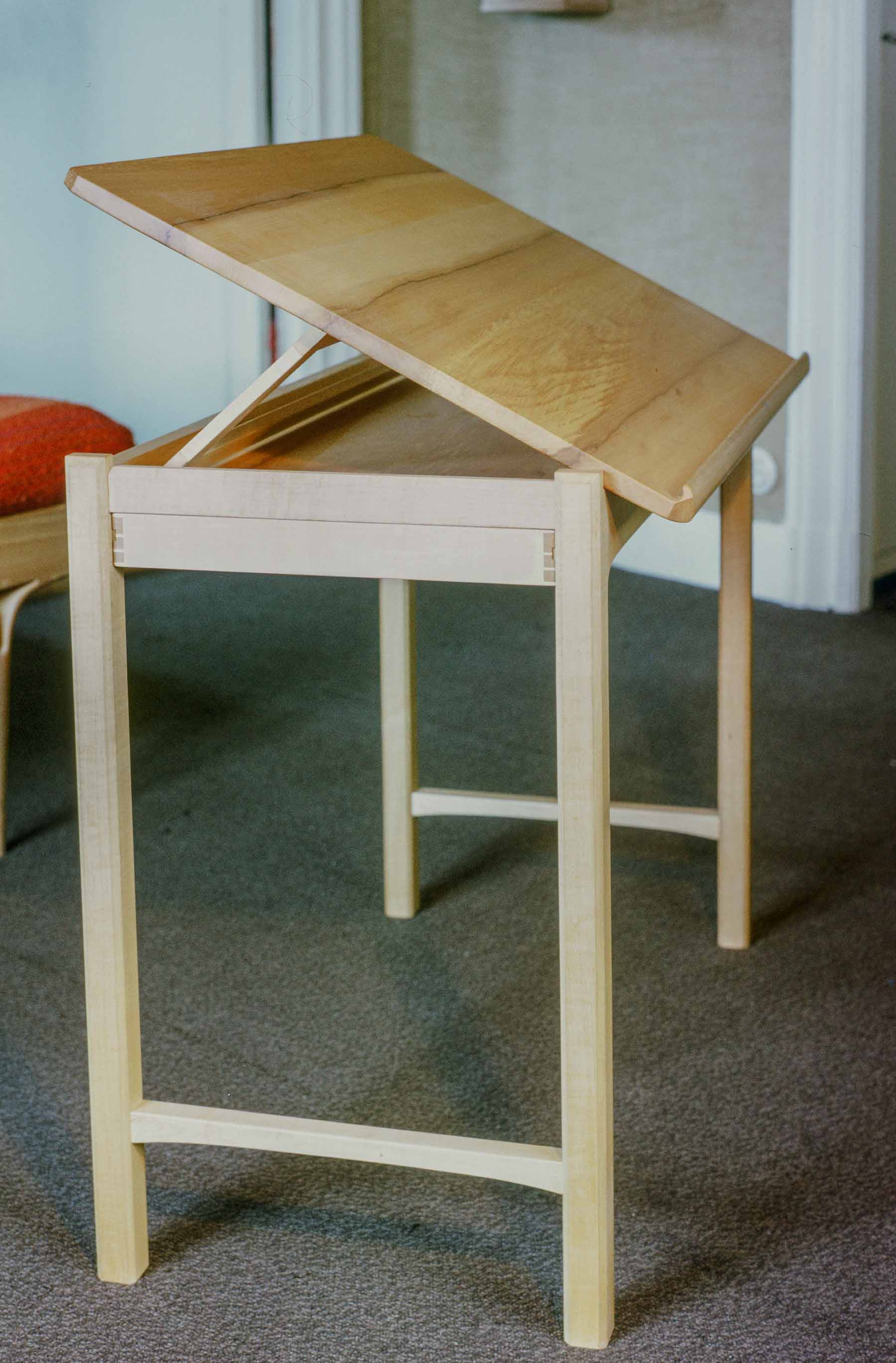 Reading-writing Table
